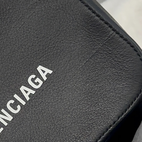 BALENCIAGA
XS Everyday Camera Bag - Picture 5 of 8